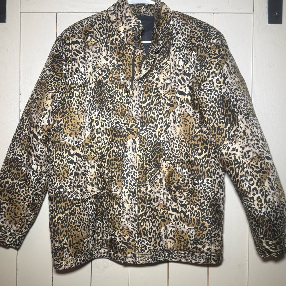 Silk Vintage Leopard Print oversized Puffer Jacket in Brown and Black